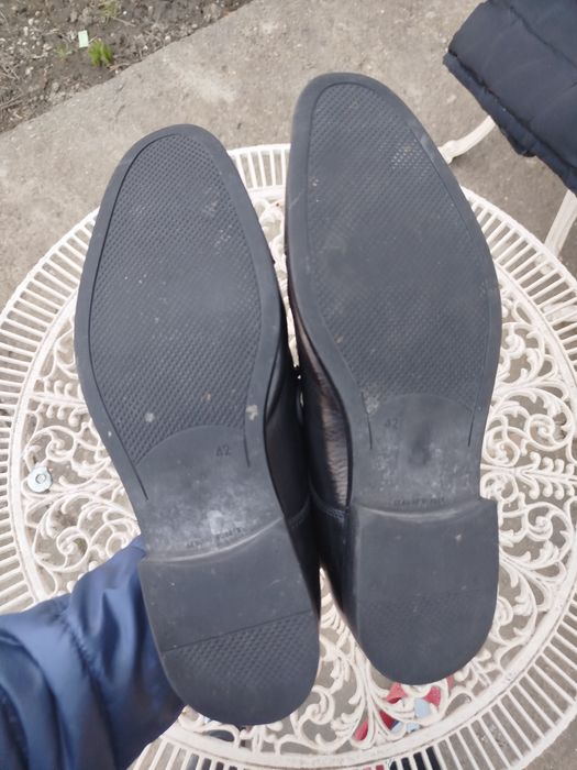 Pantofi negri de piele mărimea 42 ca noi