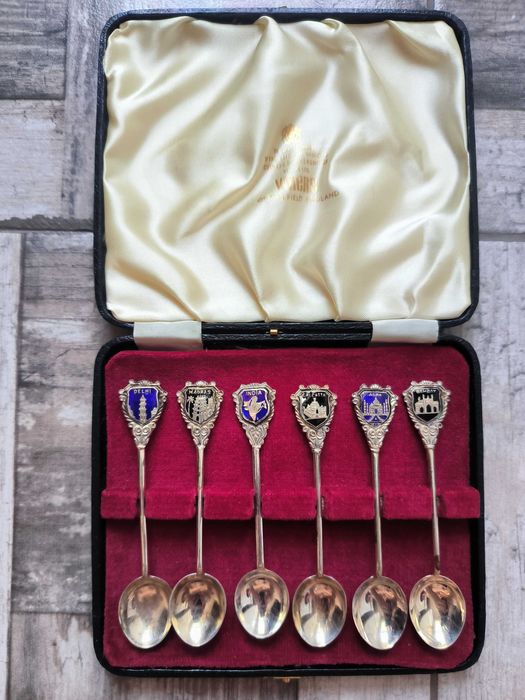 Комплект 6 сребърни гербови лъжички за кафе или чай-1930 година-Антики