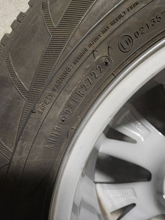 Зимни гуми с оригинални джанти за Пежо 4бр 215/65/16R
