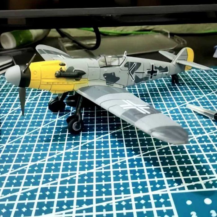 Macheta avion BF-109 scara 1:48 22cm gri /verde/blue camuflaj