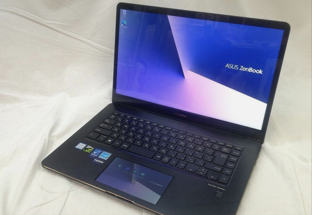 Vand Laptop Asus ZenBook Pro i7