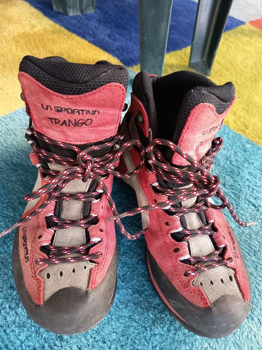 Дамски спортни.  La Sportiva  много запазени