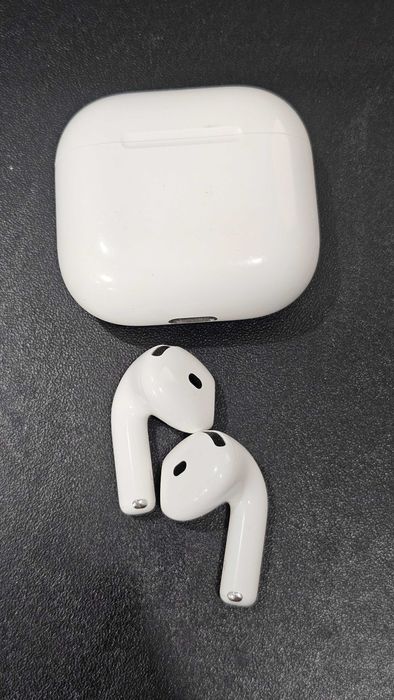 Продам оригинальные Apple Airpods 4