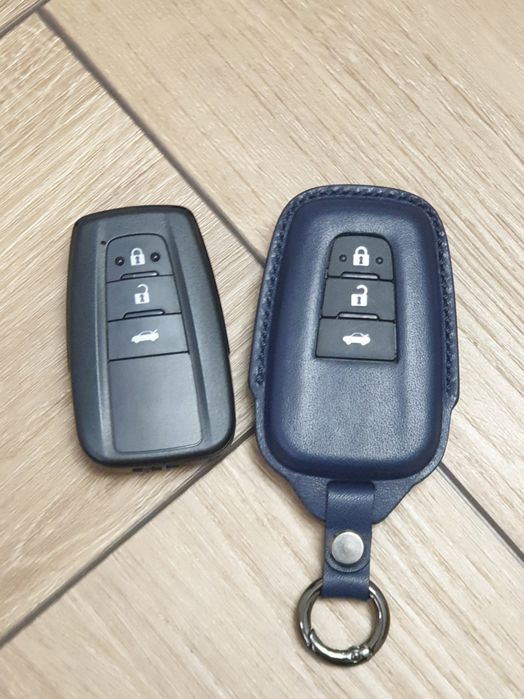 Чехол для ключа Toyota Camry 70. 75