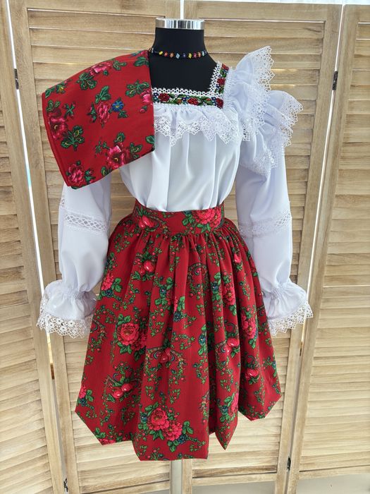 Costum popular de Maramureș pentru femei rosu