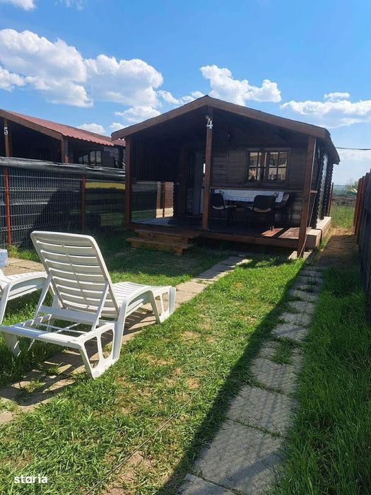 OCAZIE ! Afacere la cheie in Tasnad , 5 casute de lemn langa strand .