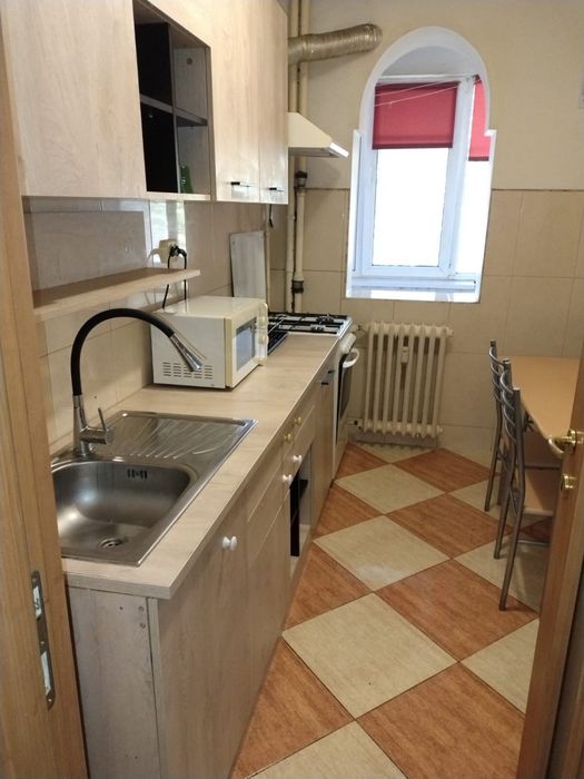 Inchiriez apartament. 2 camere, parter, piata Nord