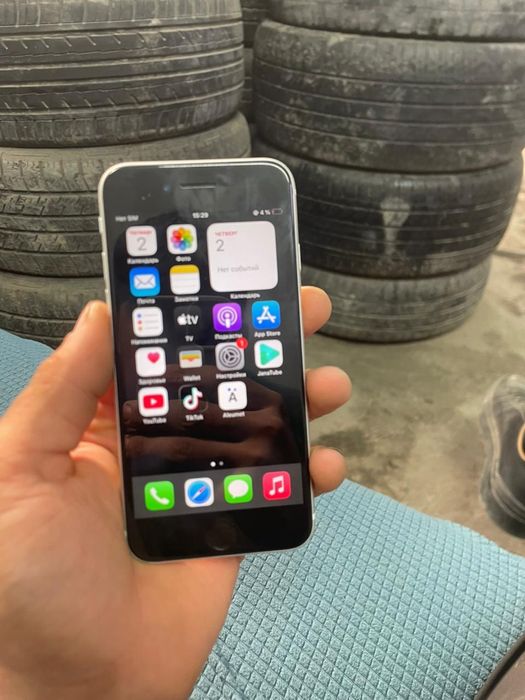 Телефон Айфон SE