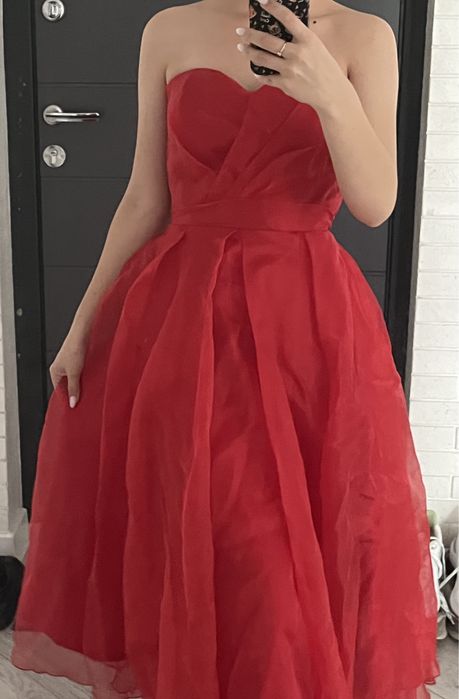 Красное платье миди