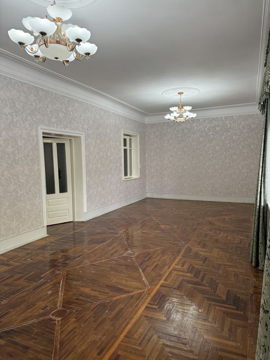 Ховли уй сотилади шахар марказида