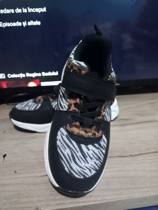 Adidasi copii noi cu eticheta