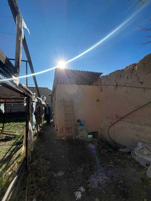 Yer sotiladi 8 sotok, GAZ , SVET, SUV BOR , Yaxshi maxallad joylashgan