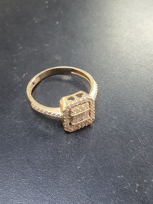 Златен дамски пръстен 2.5гр. 585/14к.