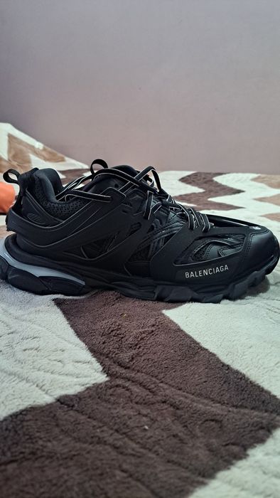Balenciaga track led