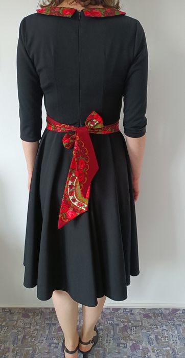 Rochie eleganta cloș cu guler și cordon tradițional