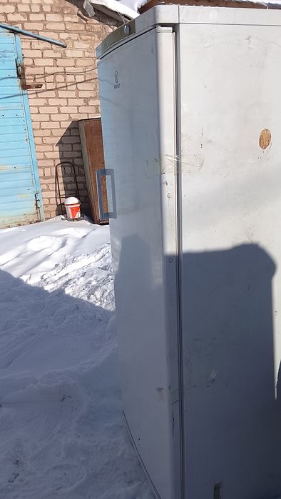 Продам морозилку индезит
