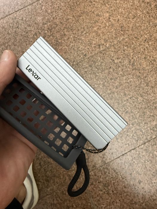 Ssd 256gb sotiladi 550000 som