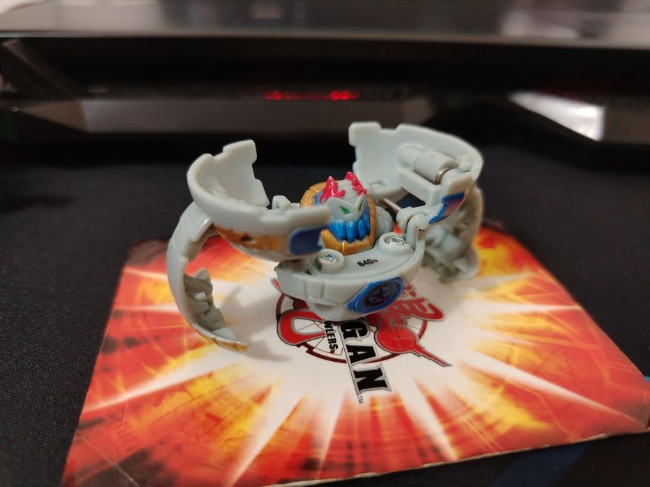 Lot 1 figurine bakugan