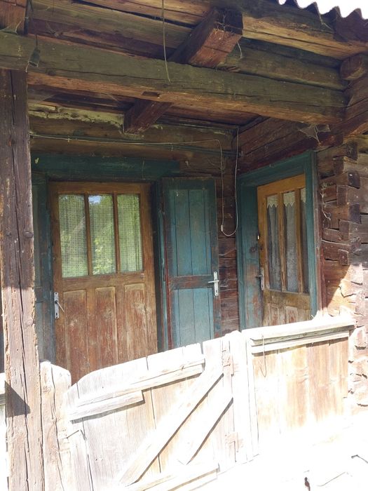 Teren intravilan (16 ari) si casă traditională, intăbulate in Breb - M