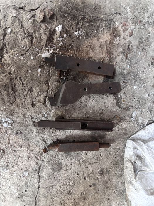 Токарные резцы разные