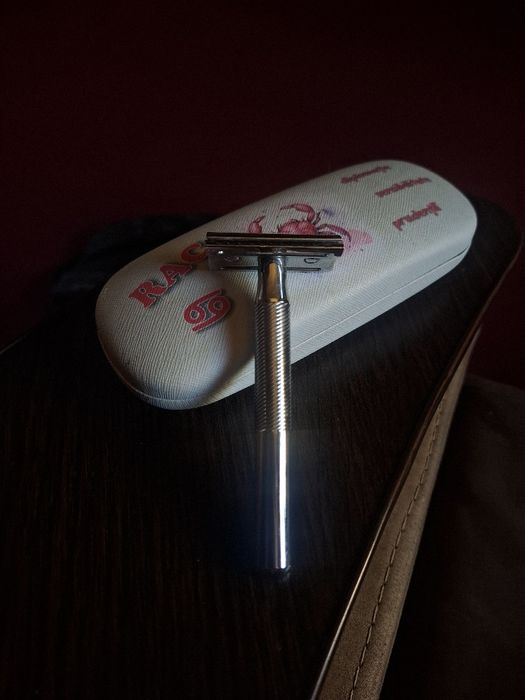 KING .C.GILLETTE lama de ras cu doua capete(double razor) cu finisaj platinat+5 rezerve