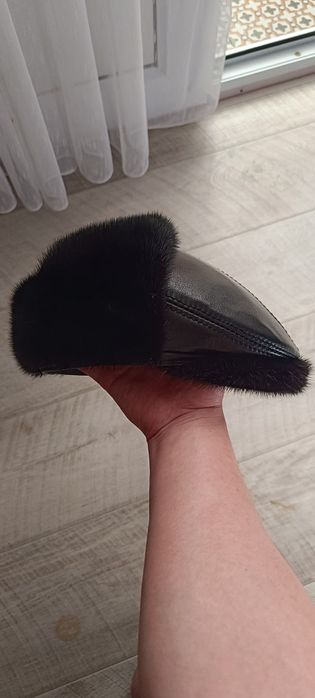 Продам кепку кожаную