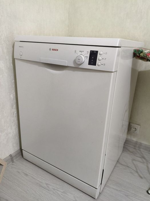 Посудомоечная машина BOSCH SMS43D02ME