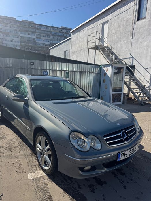 Vând Mercedes -Benz Clk 200-
