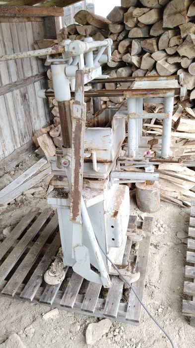 Presa bolțari de beton și pavaj