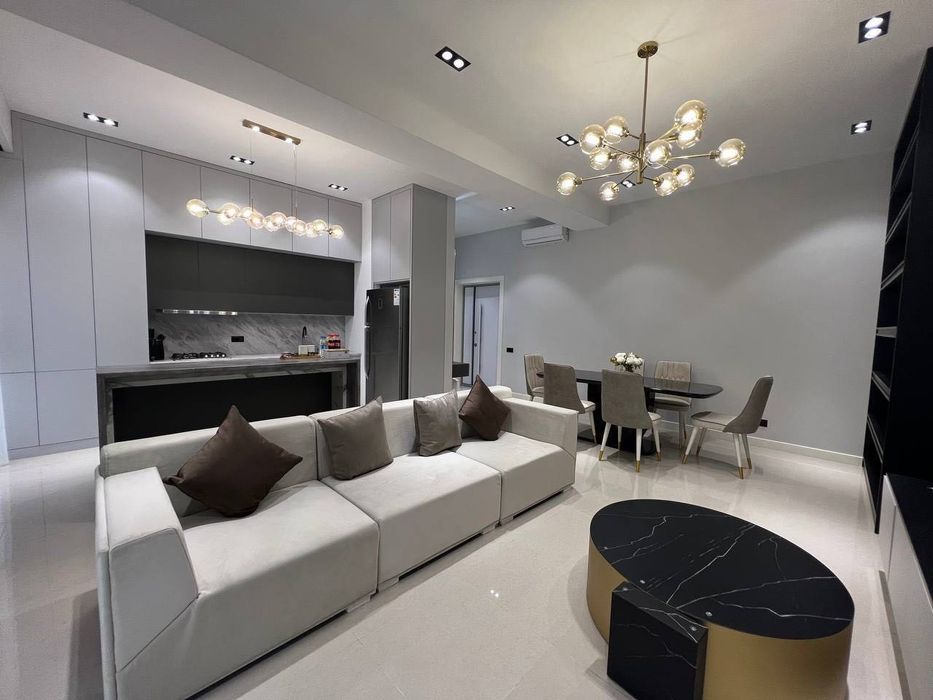 Mirabad Avenue glamour