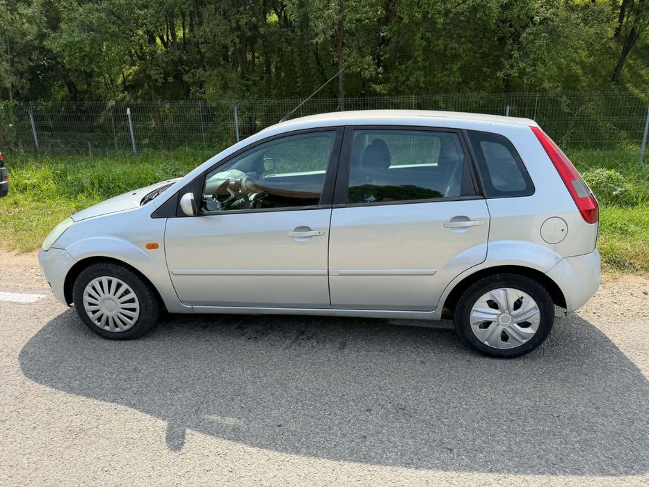 Vând Ford fiesta
