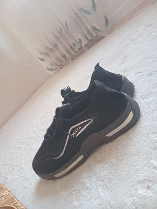 Кроссовка.  40 раз.  Новый