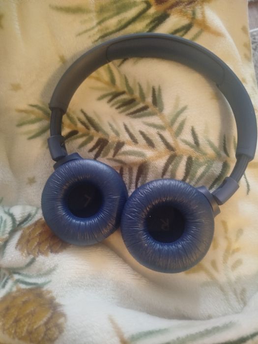 Vând căști JBL noi