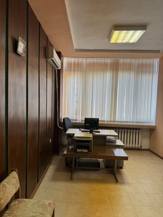 Дава се под наем Офис в Сливен, Център - 19 кв.м за 127.5 € - Снимка #2