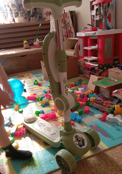 Самокат двойной с музыкой и светящимися колесами