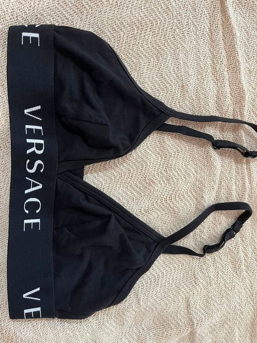 Продавам 2 броя оригинални сутиени Versace