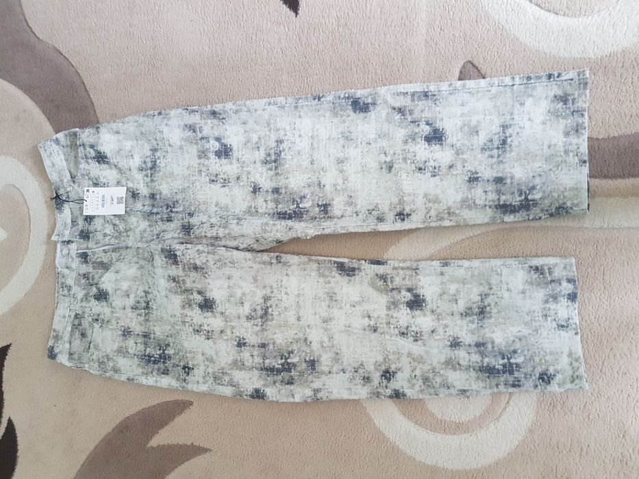 Pantaloni Bershka noi