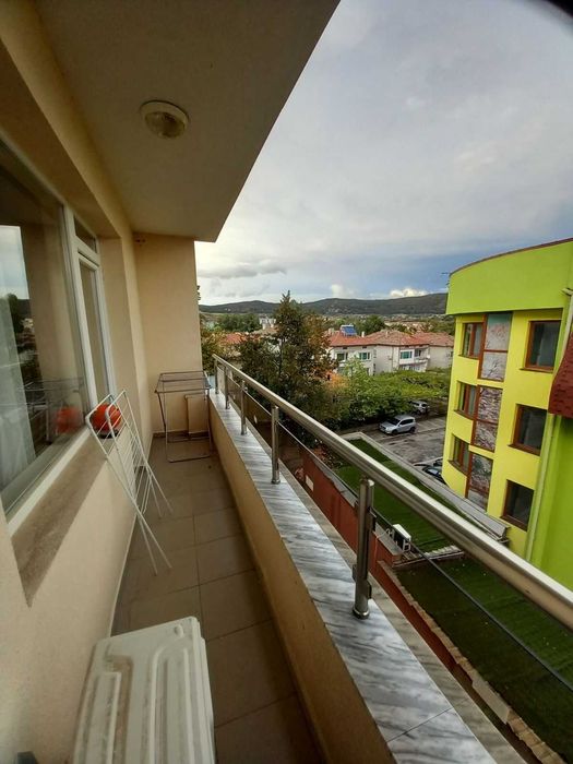 Двустаен нов, напълно обзаведен в центъра на Хисаря