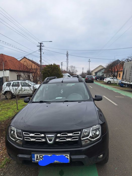 DACIA DUSTER. 5200 euro. Motorina...  186838  km reali. An 2015