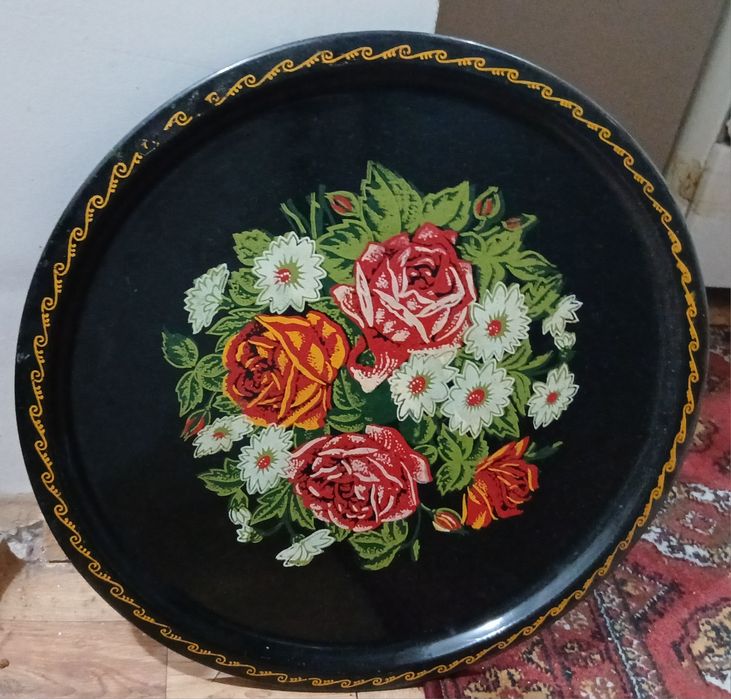 Продам поднос круглый