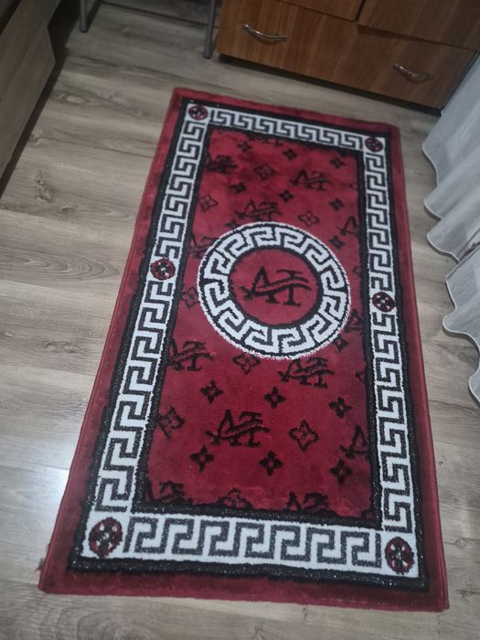 Vand 2 covoare in stare f buna