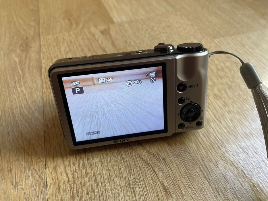 Продавам фотоапарат Sony DSC-HX5V
