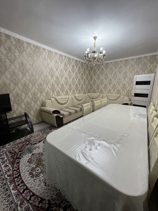 Продается  стол 3 метра и стулья