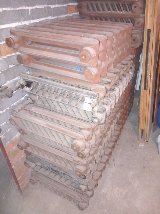 Чугунени радиатори нови неупотребявани със 7 до 10 ребра всеки общо 23