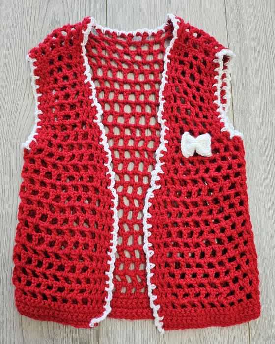 Costum croșetat pentru fetițe