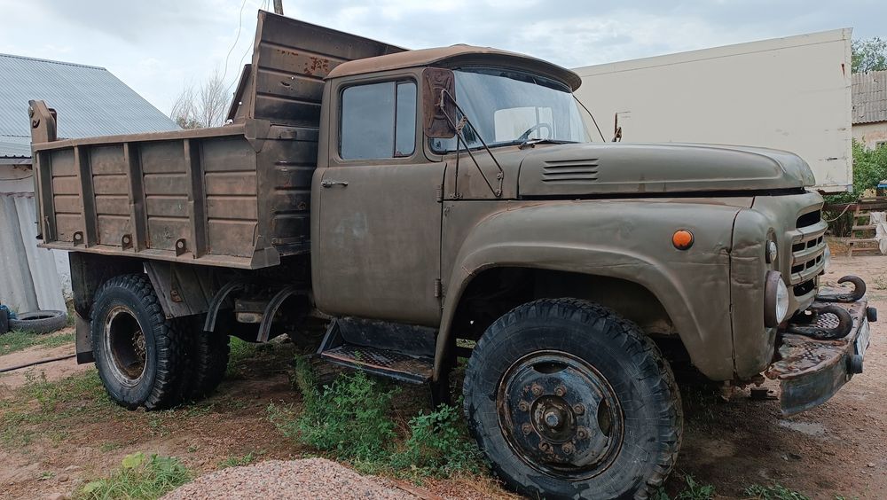 Продам ЗИЛ 130. Полностью в рабочем состоянии.