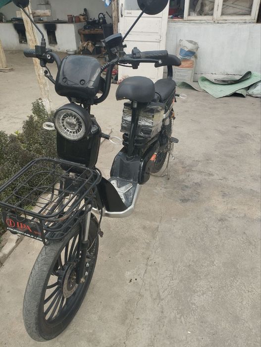 Скутер сотилади.