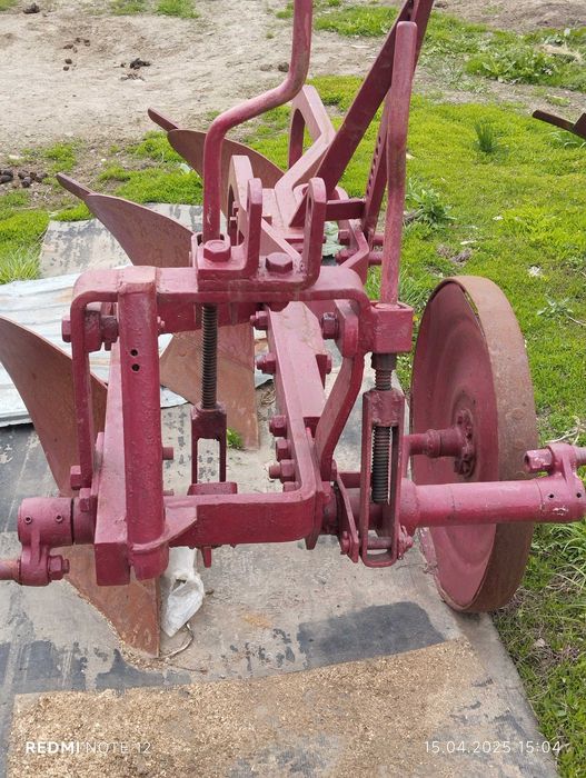 Utilaje pentru arat și remorci