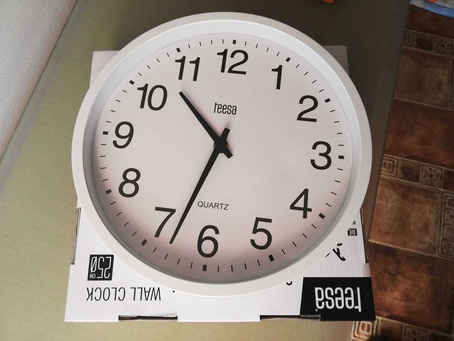 ceas de perete cu radio control 25 cm, nou