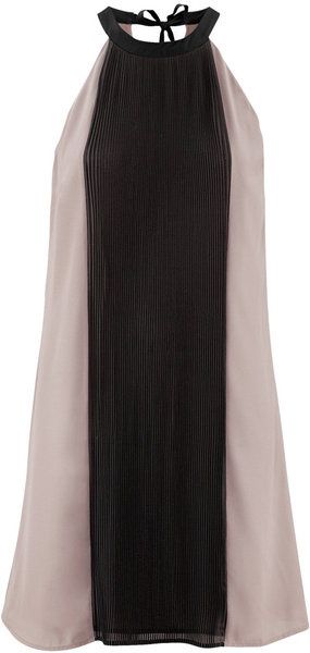 Свободен модел на рокля на H&M